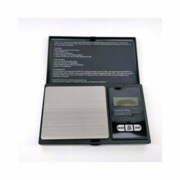 Liten og nøyaktig digital vekt. Som lar deg veie opp mengder opp til en kg